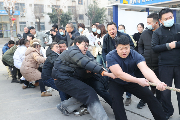 燃動冬日 “繩”采飛揚——公司舉行“迎元旦 強體魄 聚力量 開新局”拔河比賽！